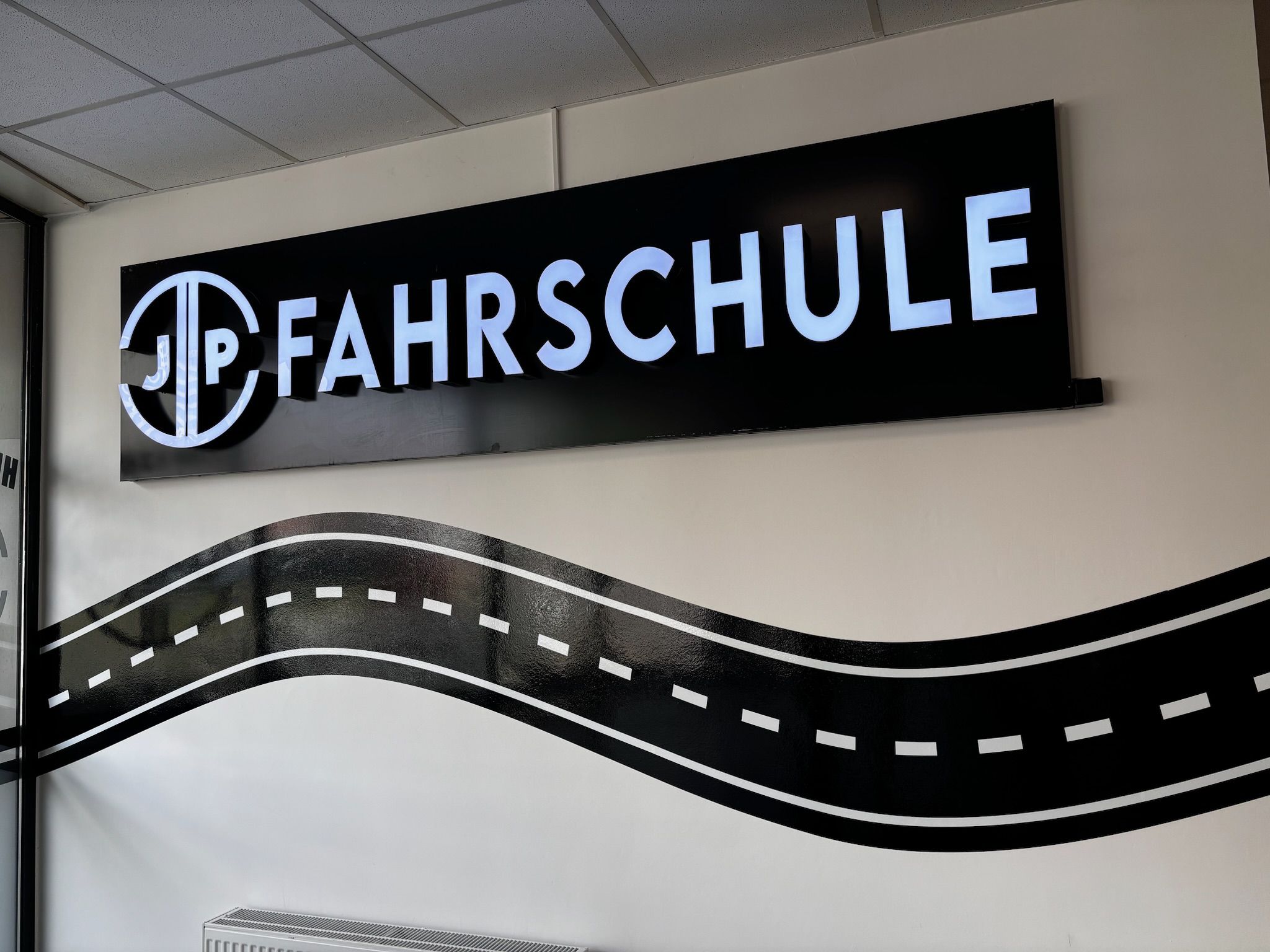 JP Fahrschule Büro Schild